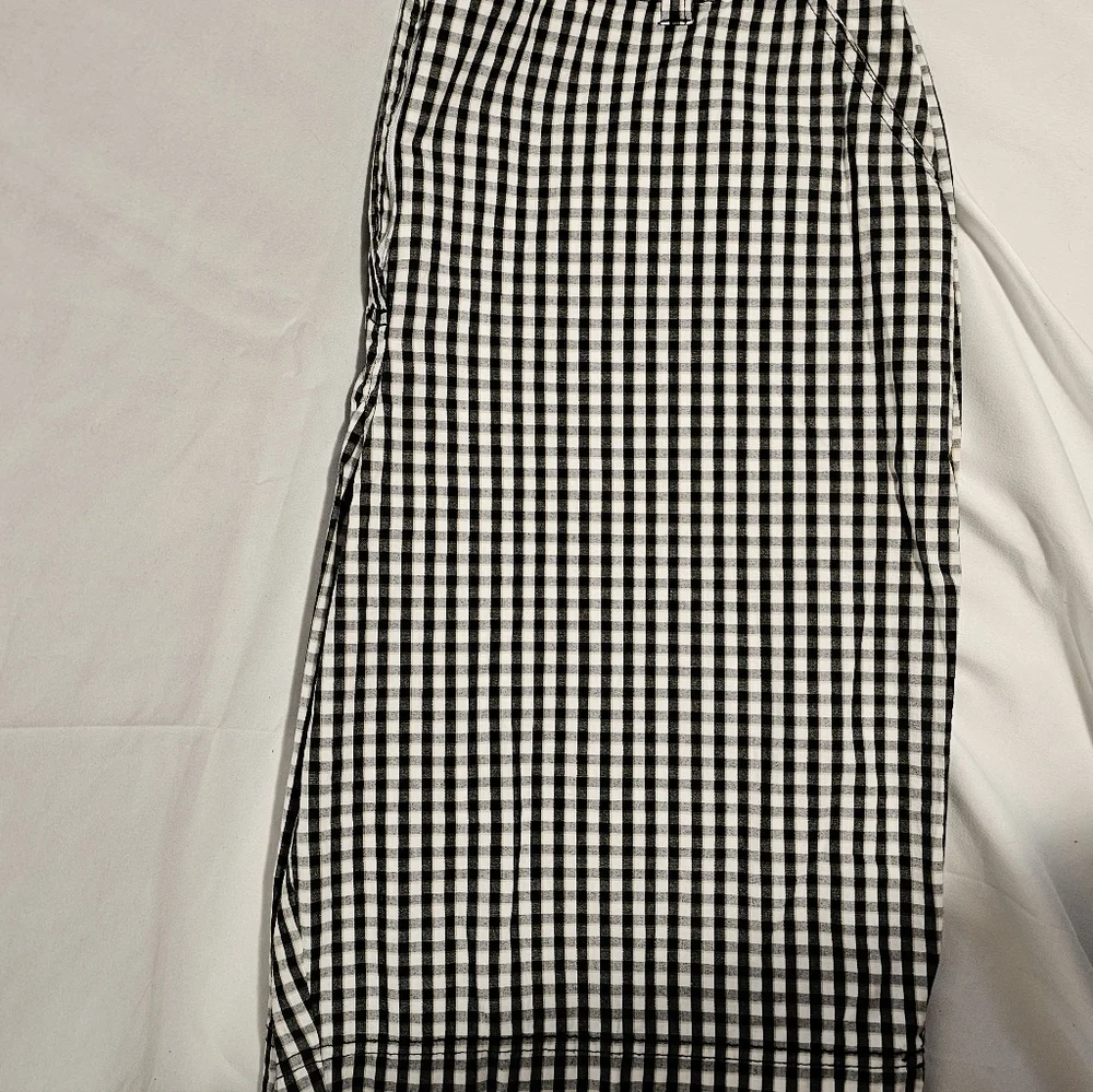 Kim Rogers Ladys Black and White Shorts Size 18, No flaws